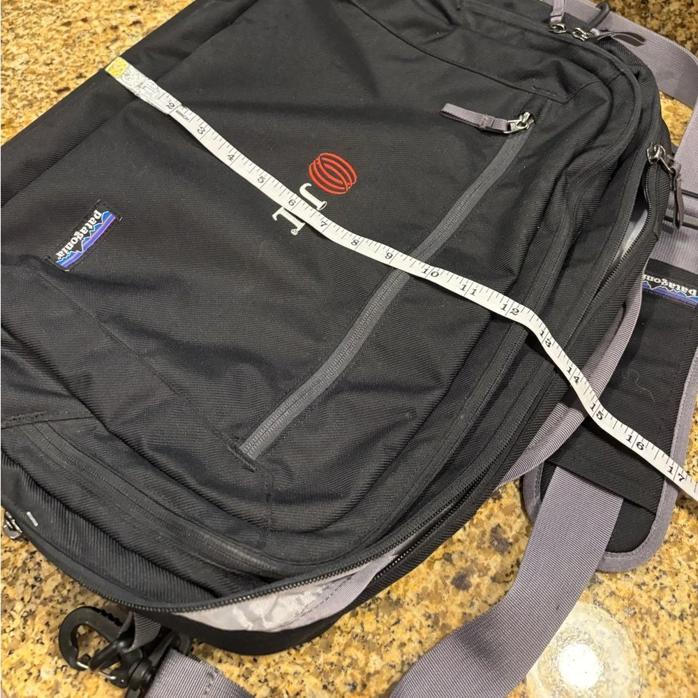 Patagonia Black Polyester Padded Laptop Computer School Business Shoulder Bag